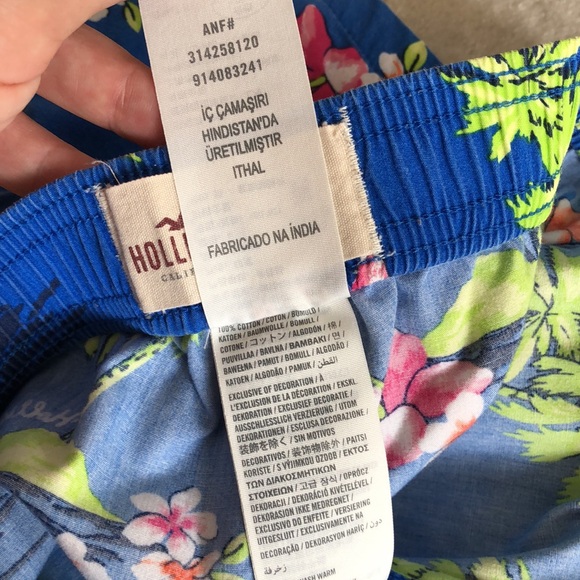 Hawaiian printed Hollister boxer shorts - Picture 9 of 9